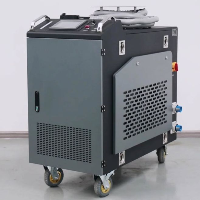 Opravdové kladivo na boj se rzí a nečistotami. Profesionální čistící kontinuální laser model MRJ-FL-C3000C o výkonu 3000W....